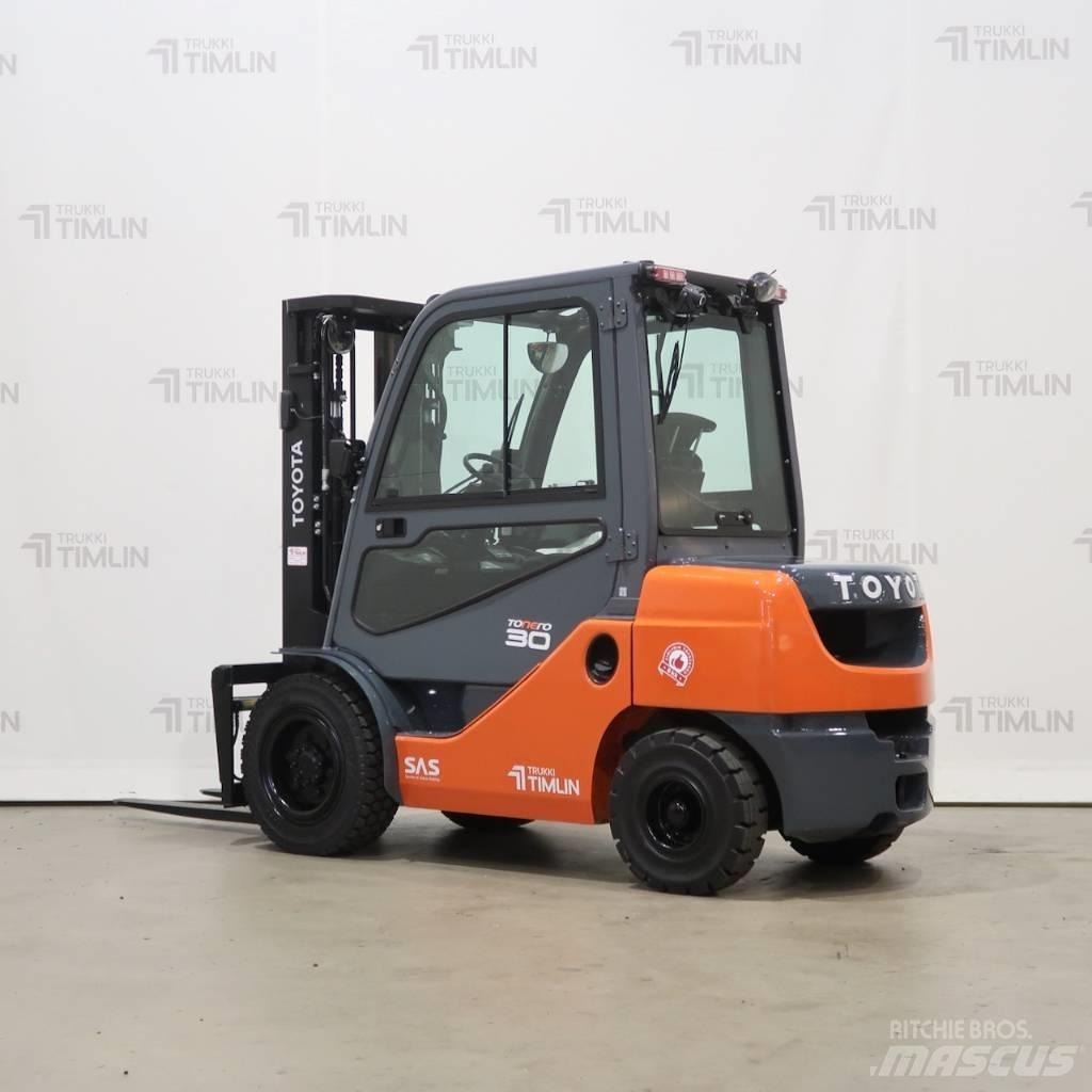 Toyota 02-8FDF30 Дизелови камиони