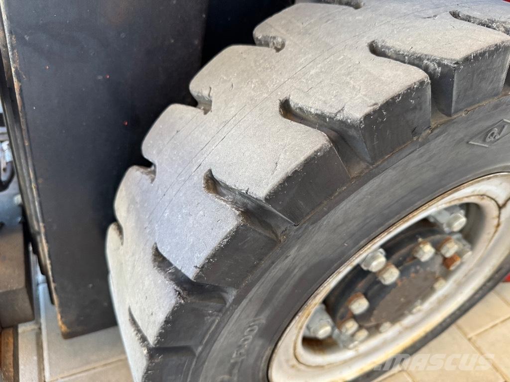 Manitou MI 25 Дизелови камиони