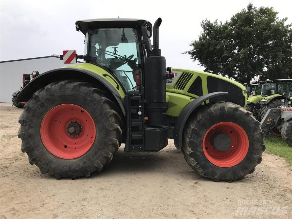 CLAAS Axion 920 Трактори