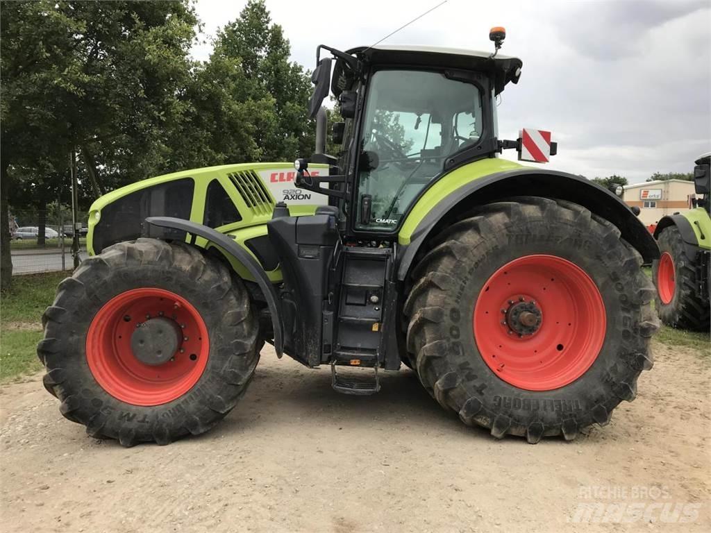 CLAAS Axion 920 Трактори