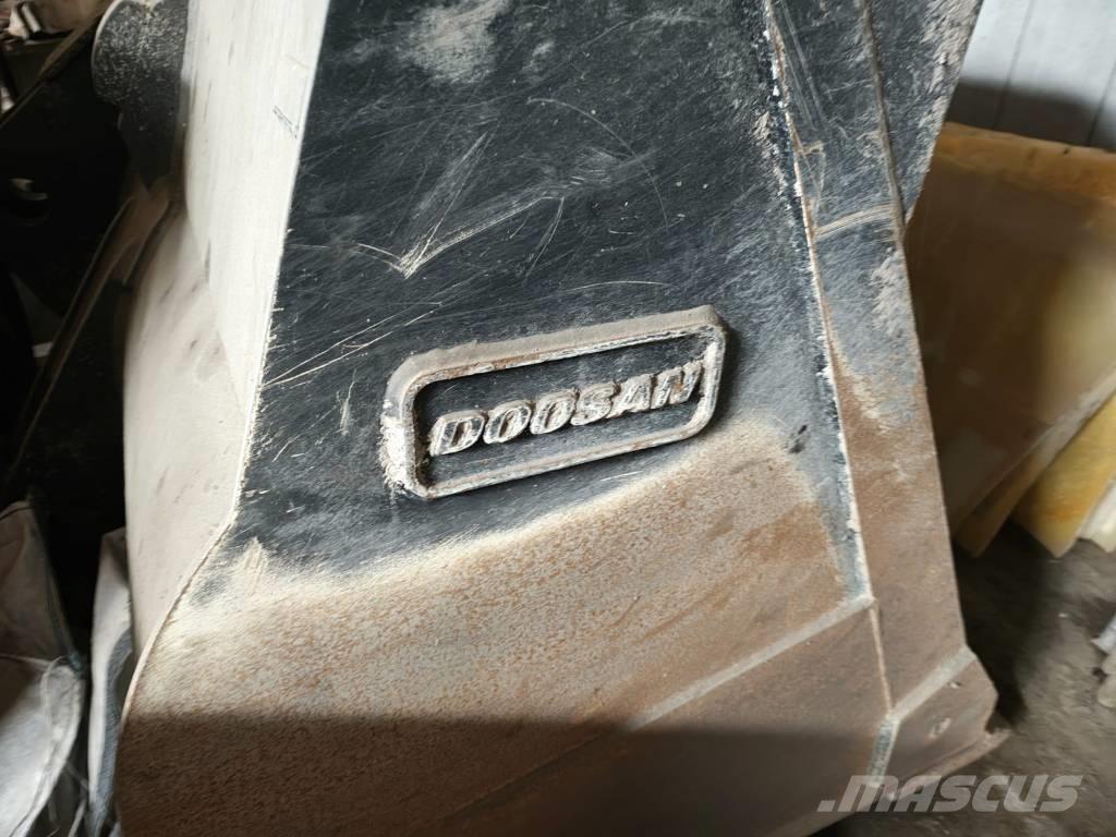 Doosan DL 320-7 Колесни товарачи