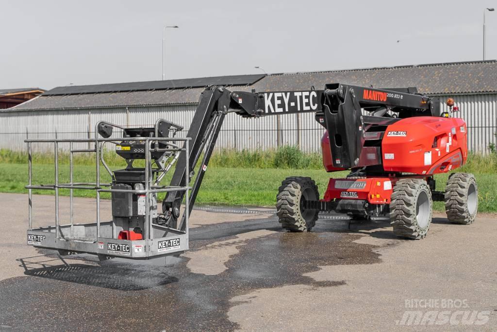 Manitou 200 ATJ e Съчленени стрелови подемници