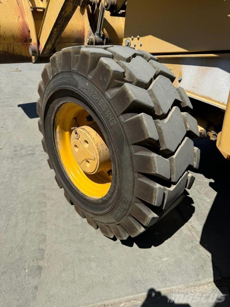 John Deere 310 G Товарач със заден ексватор
