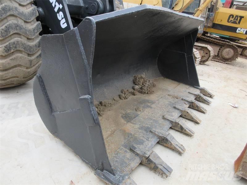 Komatsu WA 380-3 Колесни товарачи