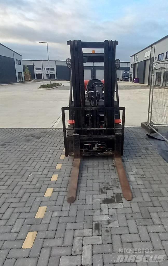 Manitou MI 25 G Камиони с АГУ