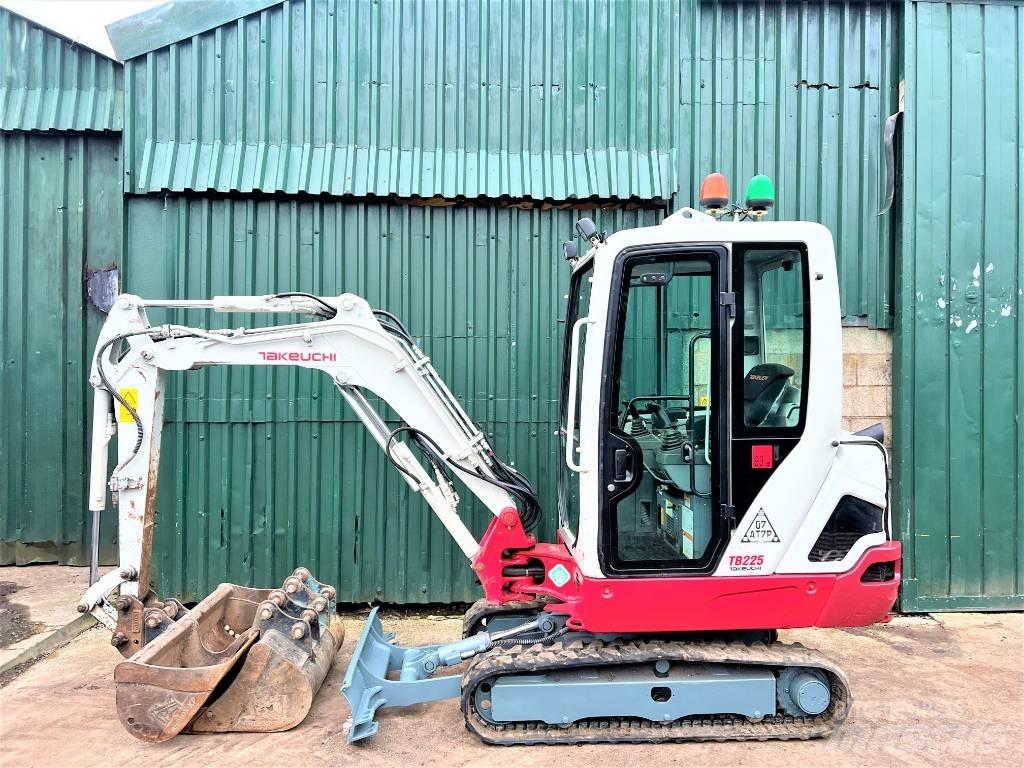 Takeuchi TB225 Мини екскаватори < 7 т
