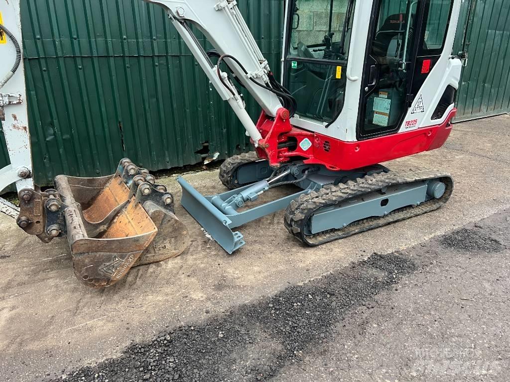 Takeuchi TB225 Мини екскаватори < 7 т