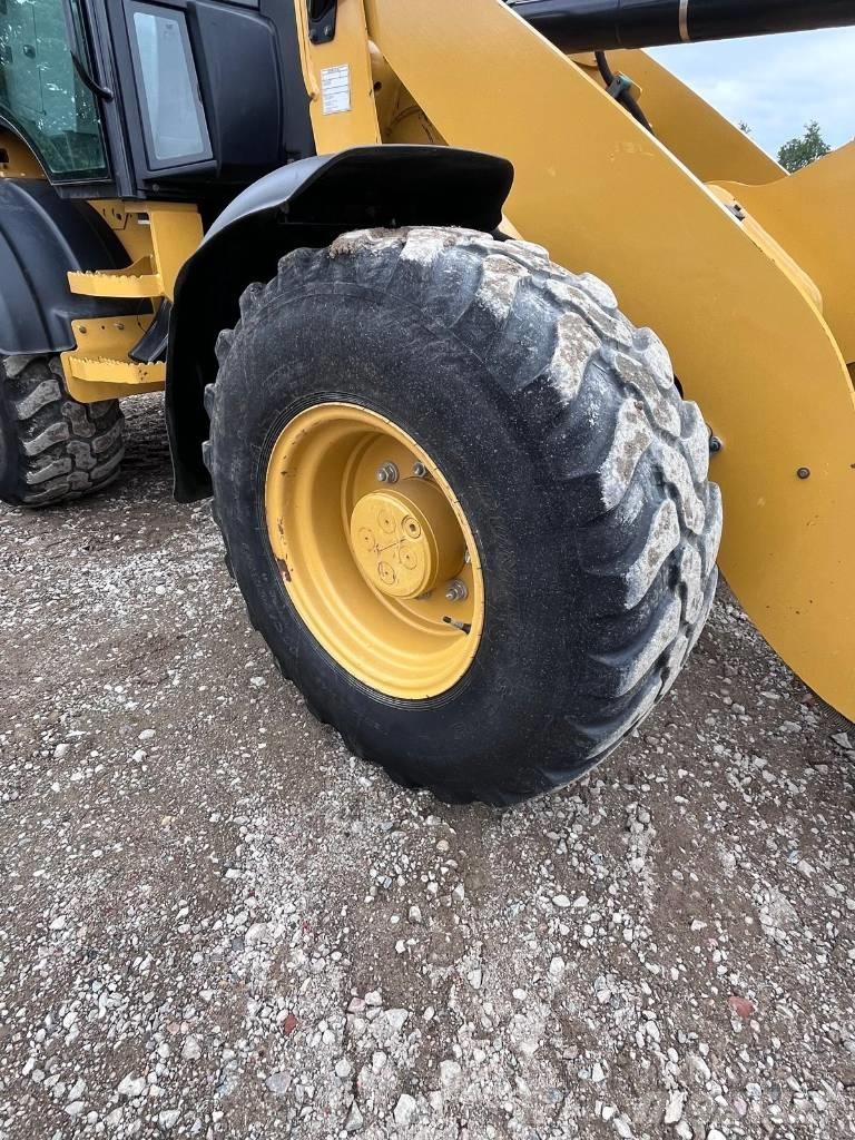 CAT 908M Колесни товарачи
