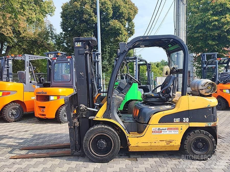 CAT GP30N Камиони с АГУ