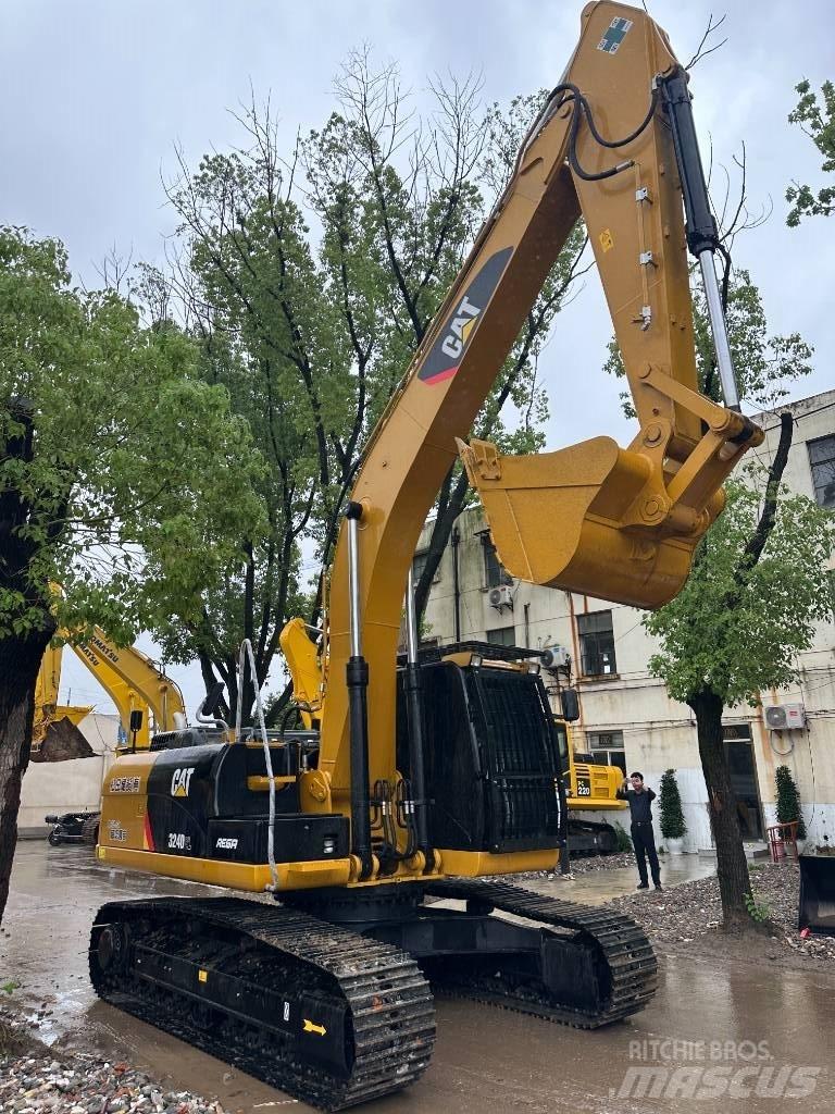 CAT CAT324D Средни екскаватори 7т - 12т