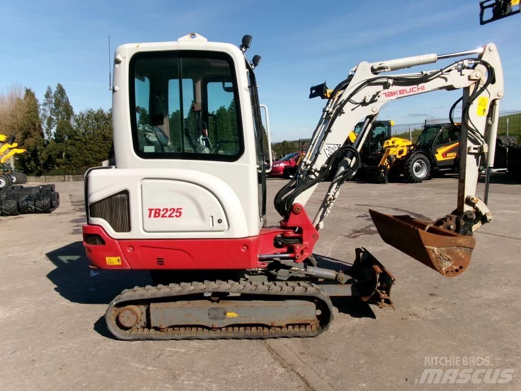 Takeuchi TB 225 Мини екскаватори < 7 т