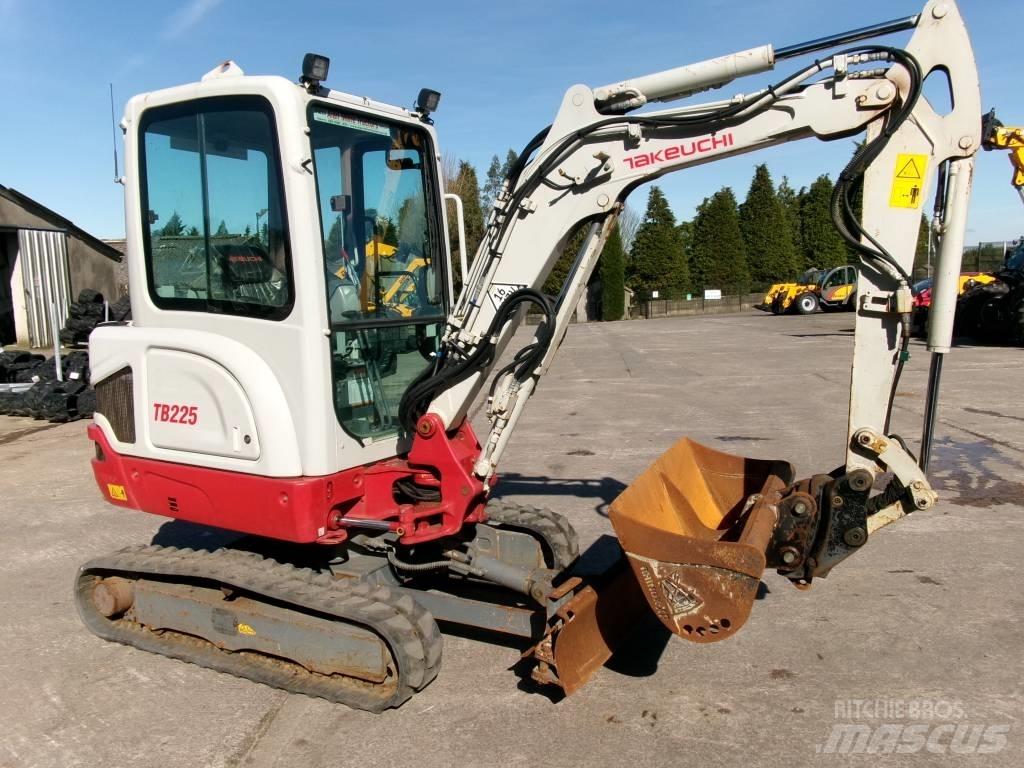 Takeuchi TB 225 Мини екскаватори < 7 т