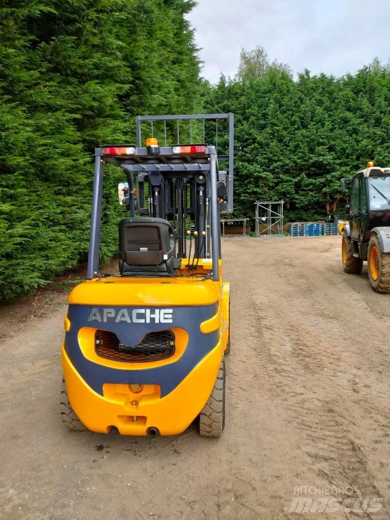 Apache HH307 Дизелови камиони