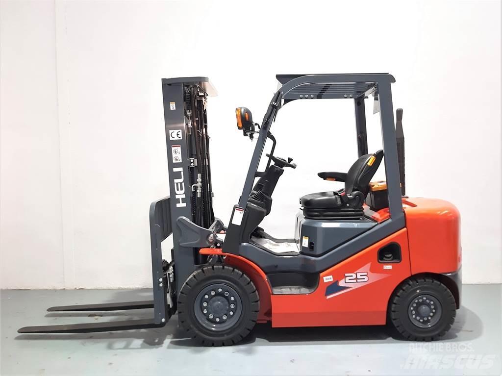 Heli CPCD25 XC26H Дизелови камиони