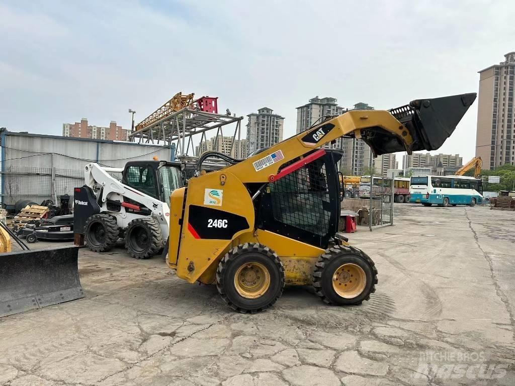 CAT 246 C Мини товарачи
