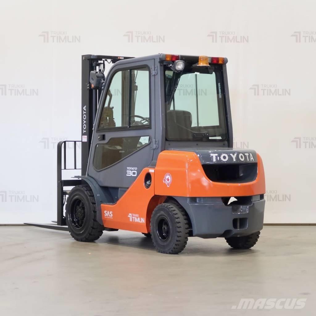 Toyota 02-8FDF30 Дизелови камиони