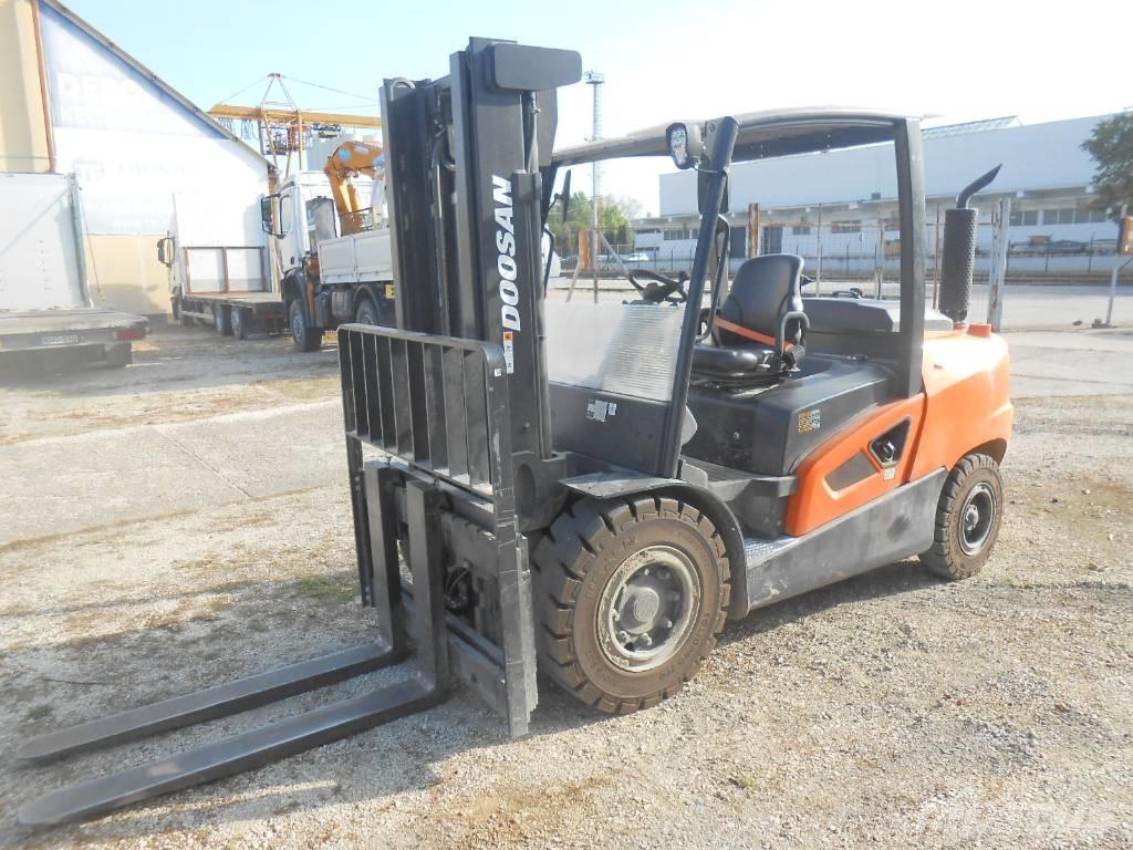 Doosan D50 SC-09 Дизелови камиони