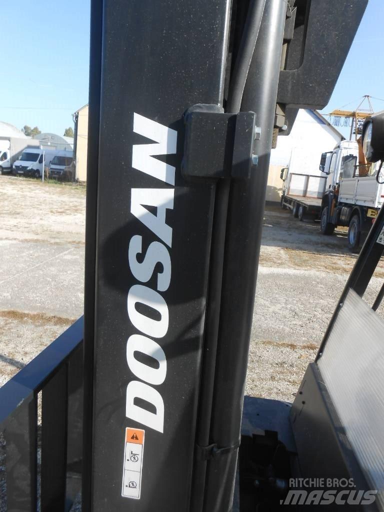 Doosan D50 SC-09 Дизелови камиони