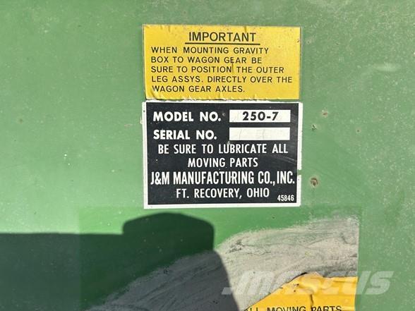 J&M 250-7 Ремаркета за зърно / силаж
