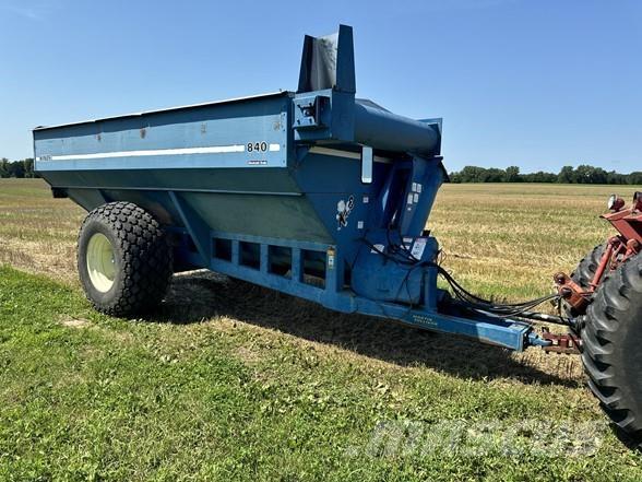 Kinze 840 Ремаркета за зърно / силаж
