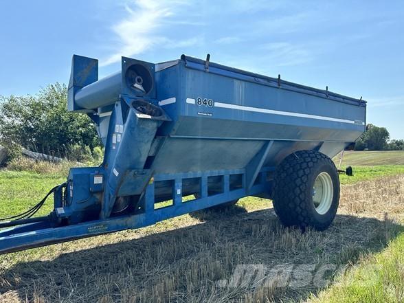 Kinze 840 Ремаркета за зърно / силаж
