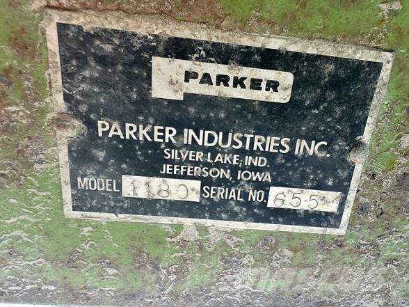 Parker 1180 Ремаркета за зърно / силаж
