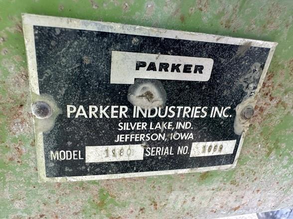 Parker 1180 Ремаркета за зърно / силаж
