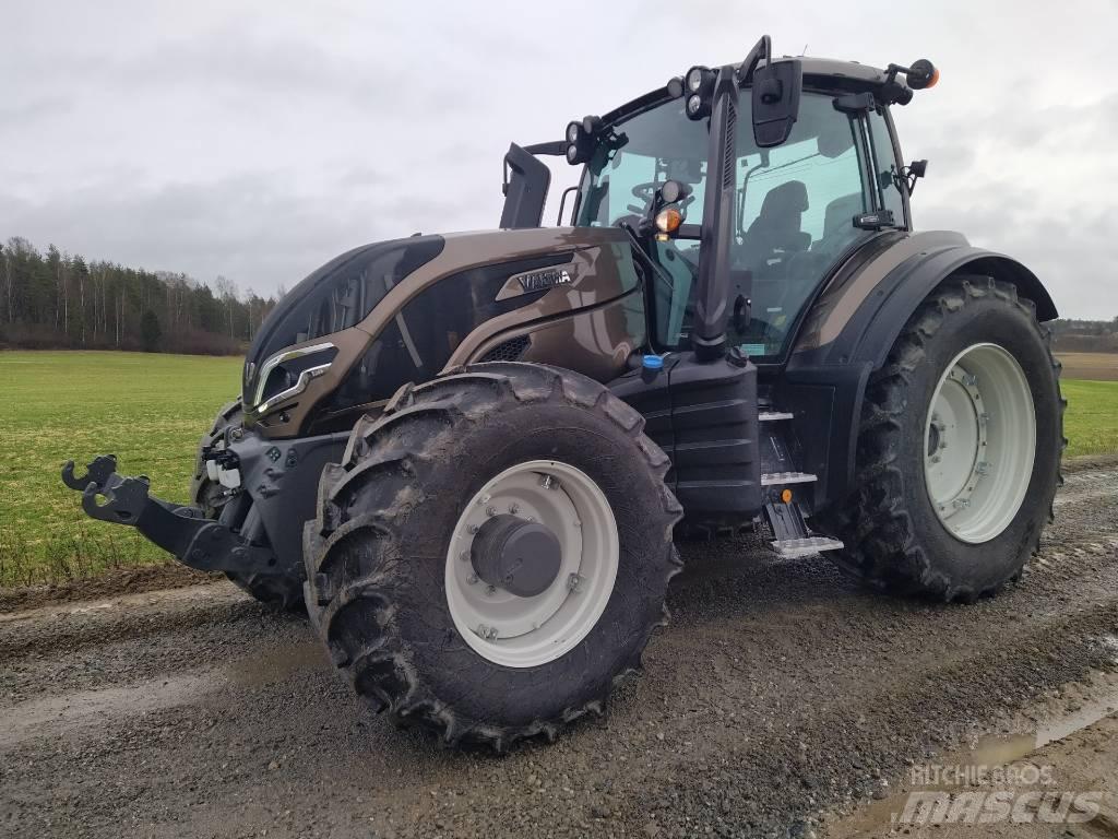 Valtra T 255 Versu Трактори