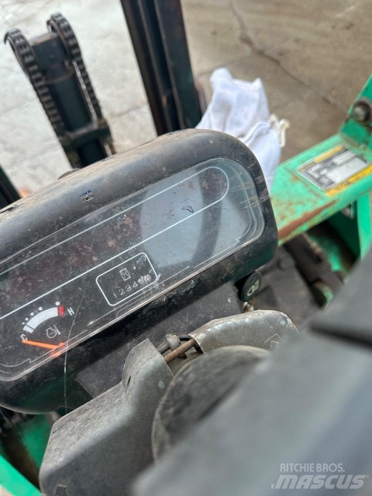 Mitsubishi FG 15 Камиони с АГУ