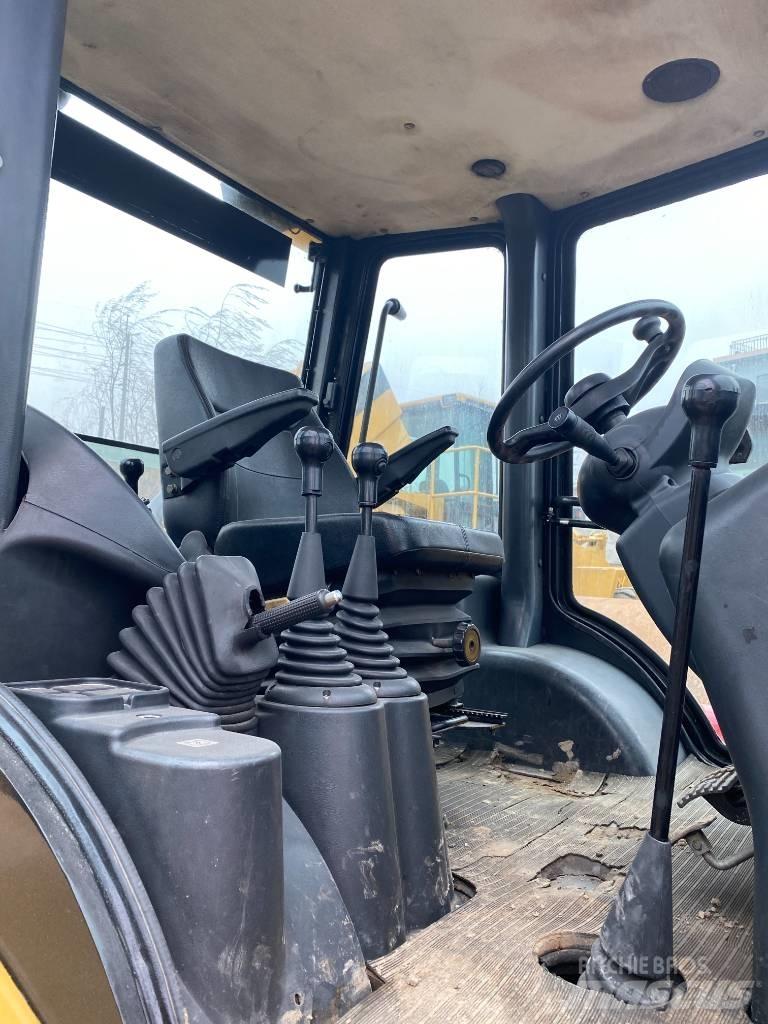CAT 420 E Товарач със заден ексватор