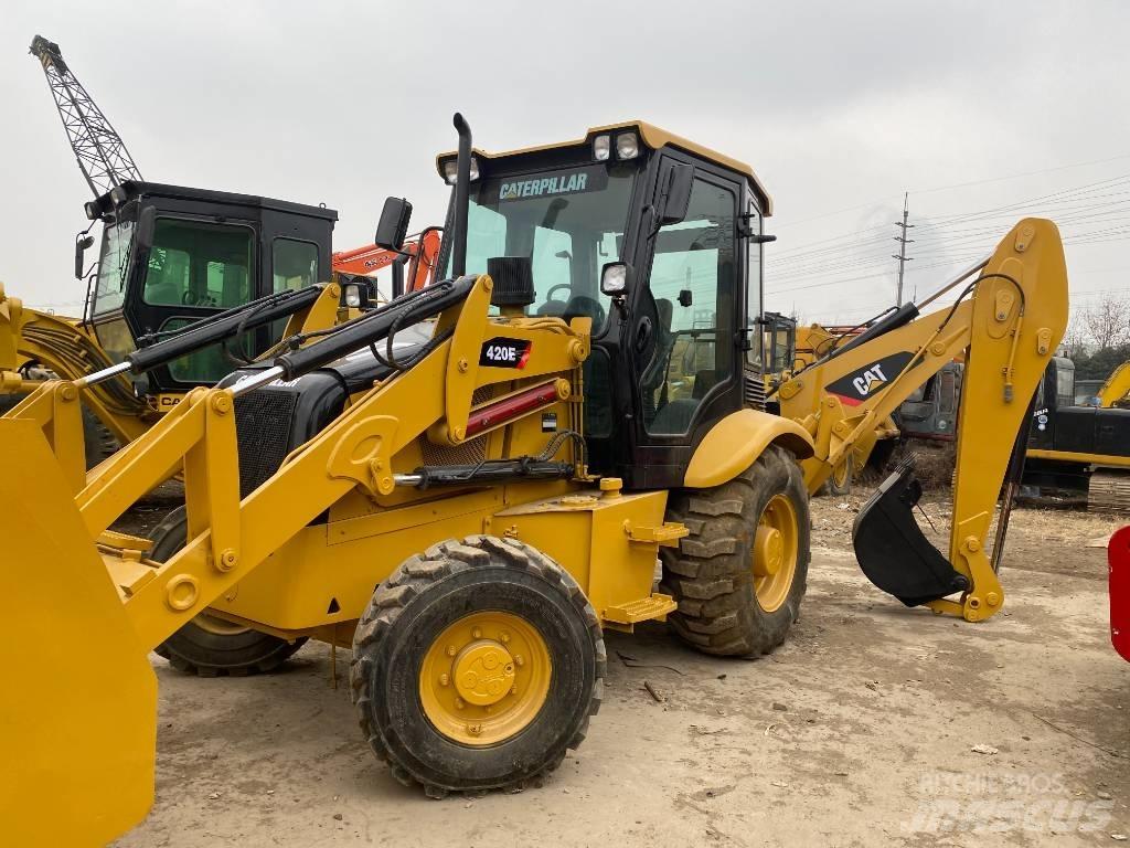 CAT 420 E Товарач със заден ексватор