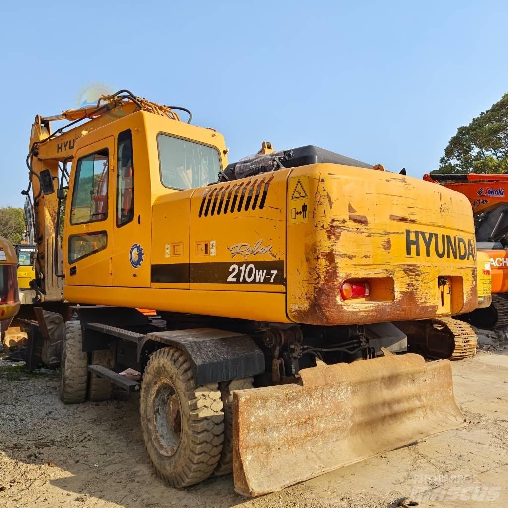 Hyundai R210W-7 Колесни екскаватори