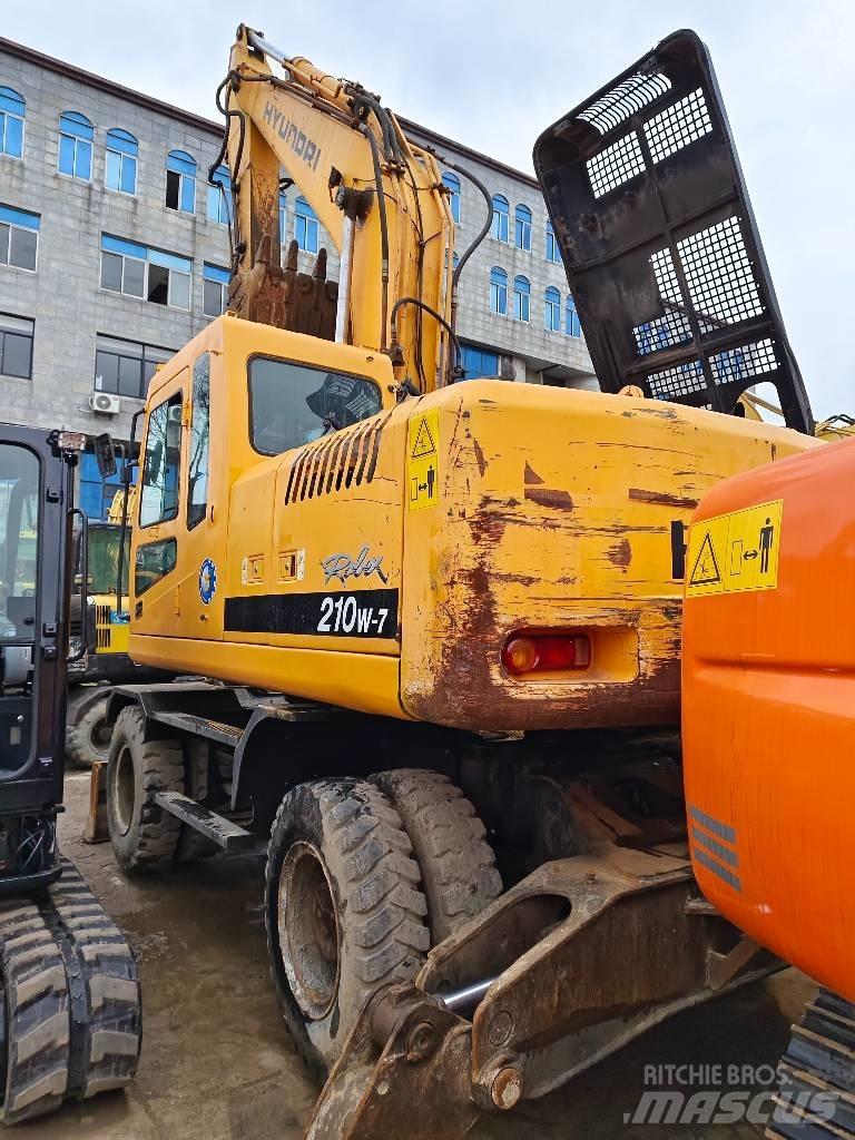 Hyundai R210W-7 Колесни екскаватори