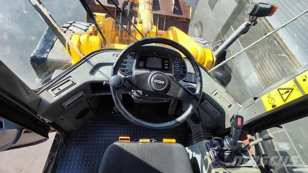 Komatsu WA 270-3 Колесни товарачи