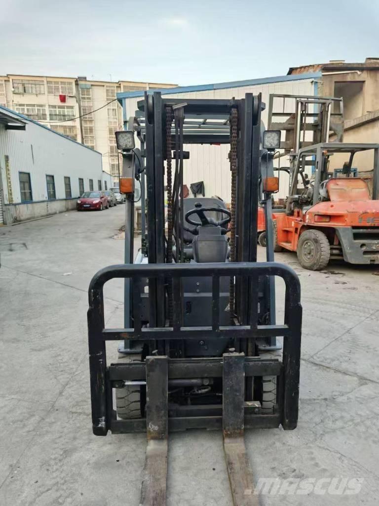 Toyota 2t Дизелови камиони