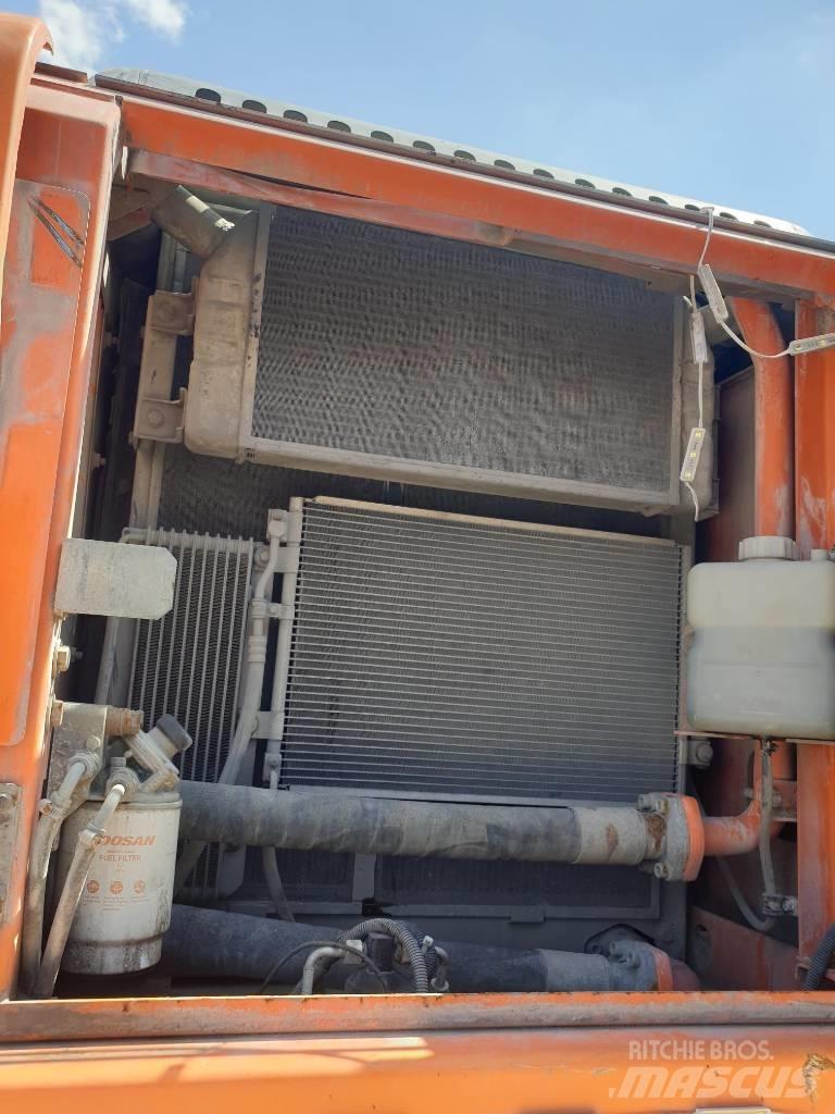 Doosan DX210WA Колесни екскаватори