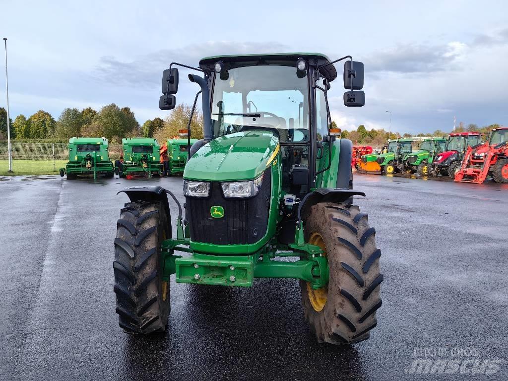 John Deere 5100 M Трактори