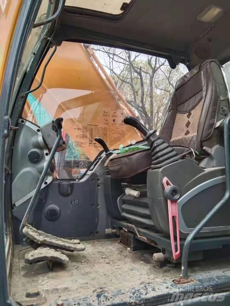 Hyundai R215-9T Колесни екскаватори