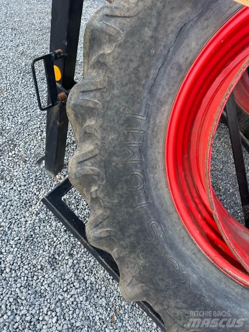 Stomil 20.8 R 38 Колелета/Гуми