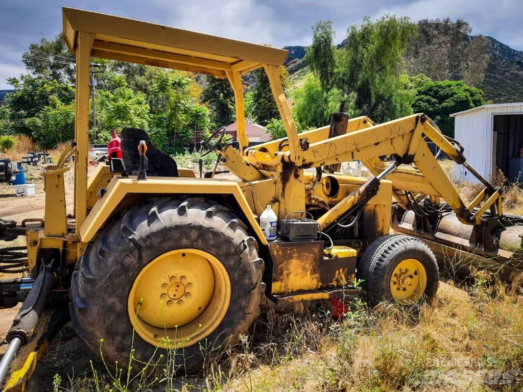Ford 755B Товарач със заден ексватор
