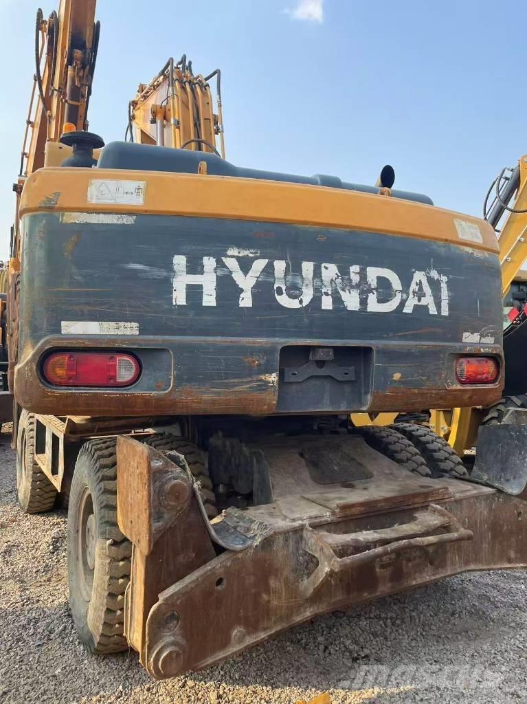 Hyundai 210W-9 Колесни екскаватори