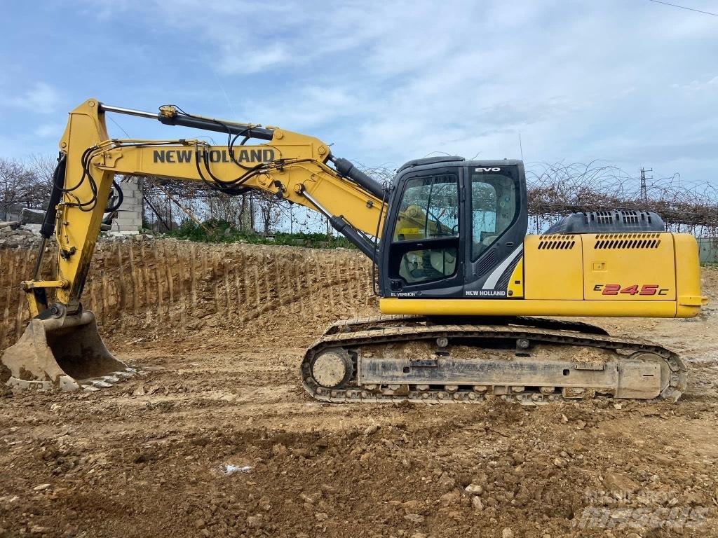 New Holland E245 Верижен екскаватор