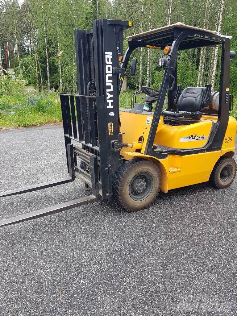 Hyundai HLF 25-5 Камиони с АГУ