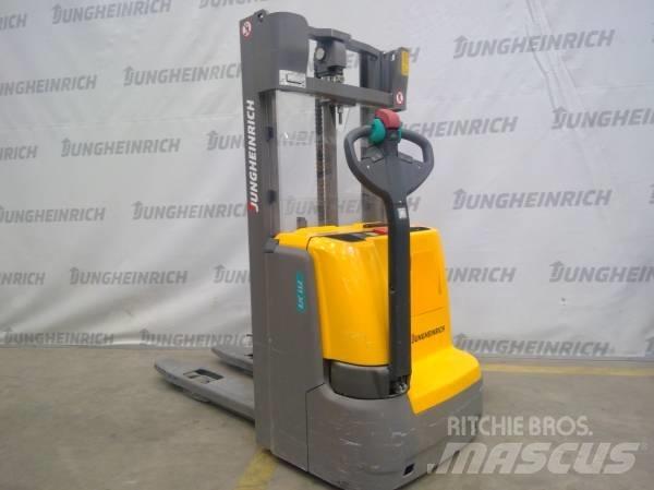 Jungheinrich EJC 112 Колички високоповдигачи с теглич