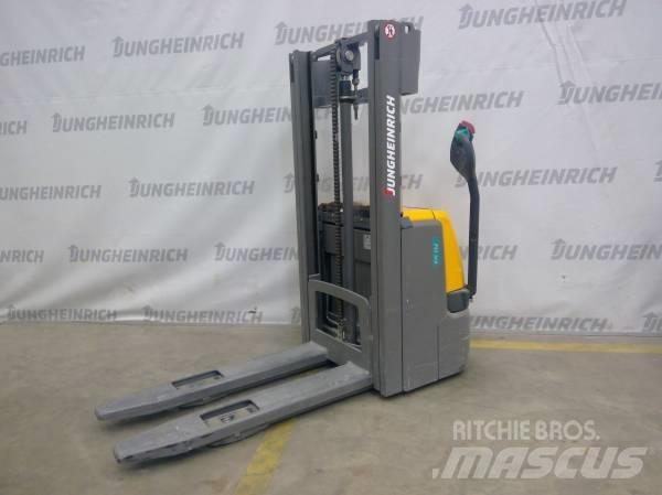 Jungheinrich EJC 112 Колички високоповдигачи с теглич