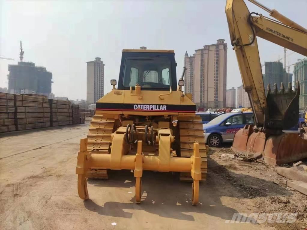 CAT D 6 M Верижни булдозери
