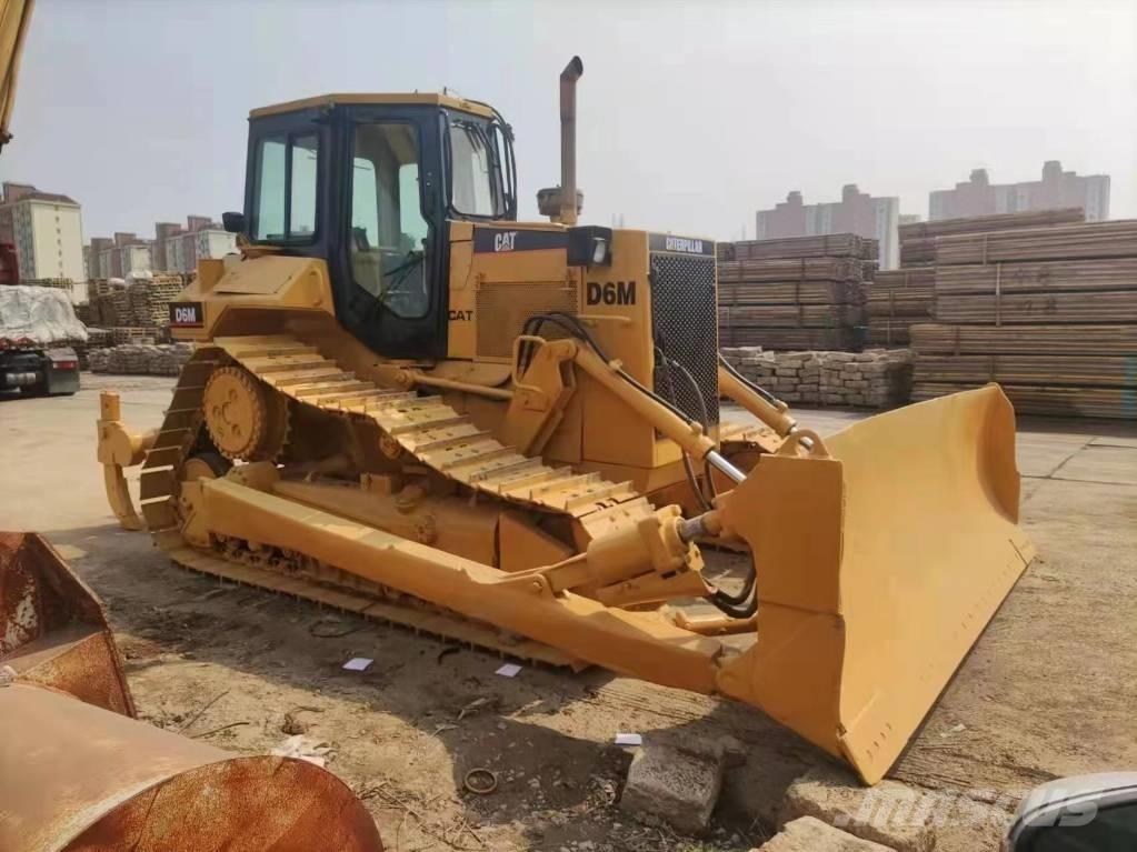 CAT D 6 M Верижни булдозери
