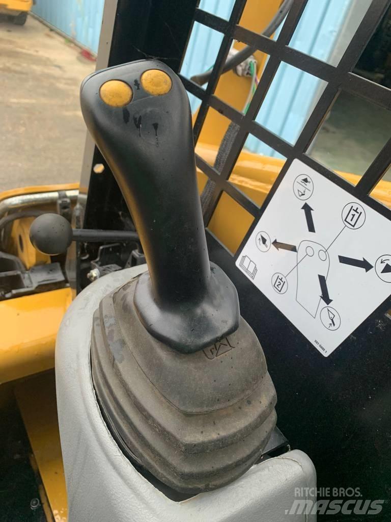 CAT 216 B 3 Мини товарачи