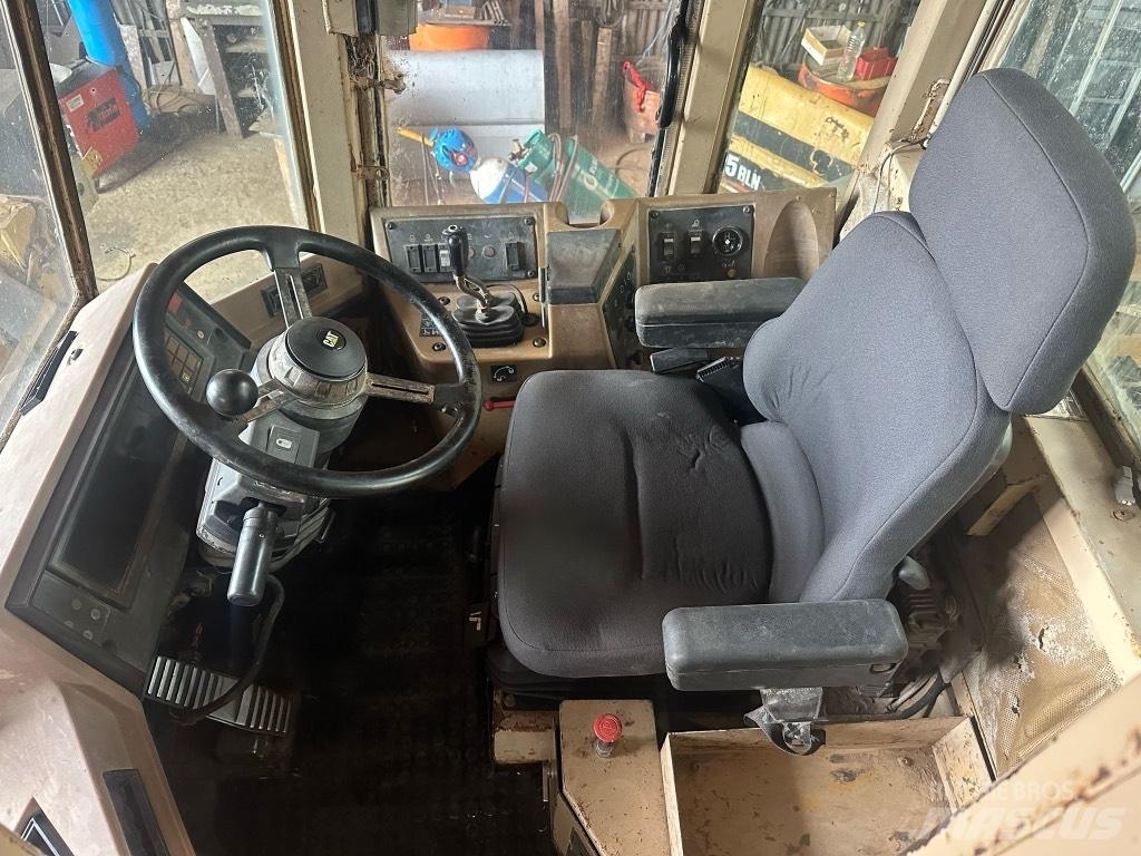 CAT 970 F Колесни товарачи