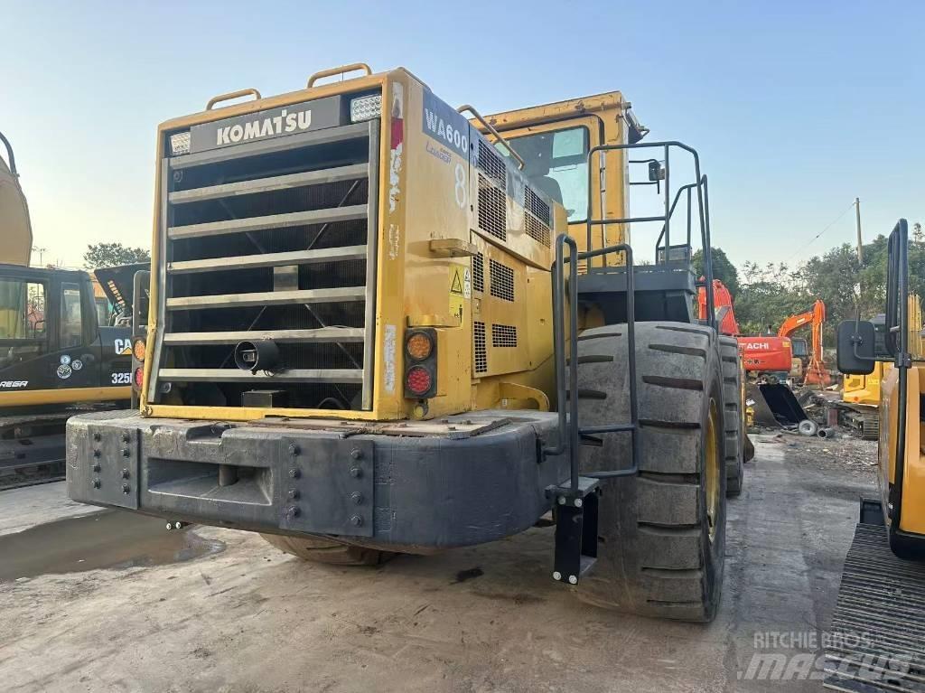 Komatsu WA 600 Колесни товарачи